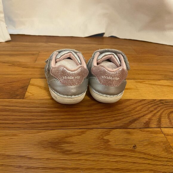 Stride Rite Kennedy Sneaker, Silver, Size 3 - Picture 4 of 10